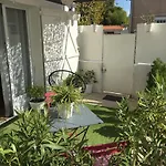 petite maison cosy avec exterieur